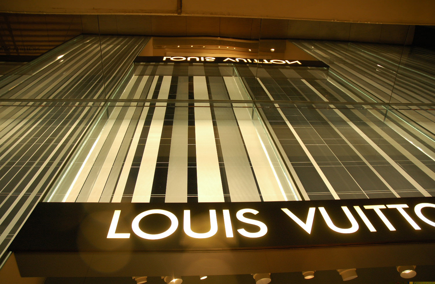 tendens kalv marathon Louis Vuitton in Kyoto-World Lighting Journey | 照明探偵団