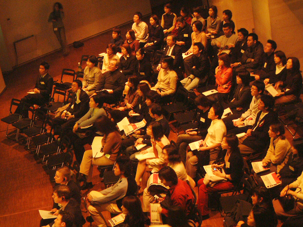 12.会場の東京デザインセンター・ガレリアホールには100名を超える参加者が集まった