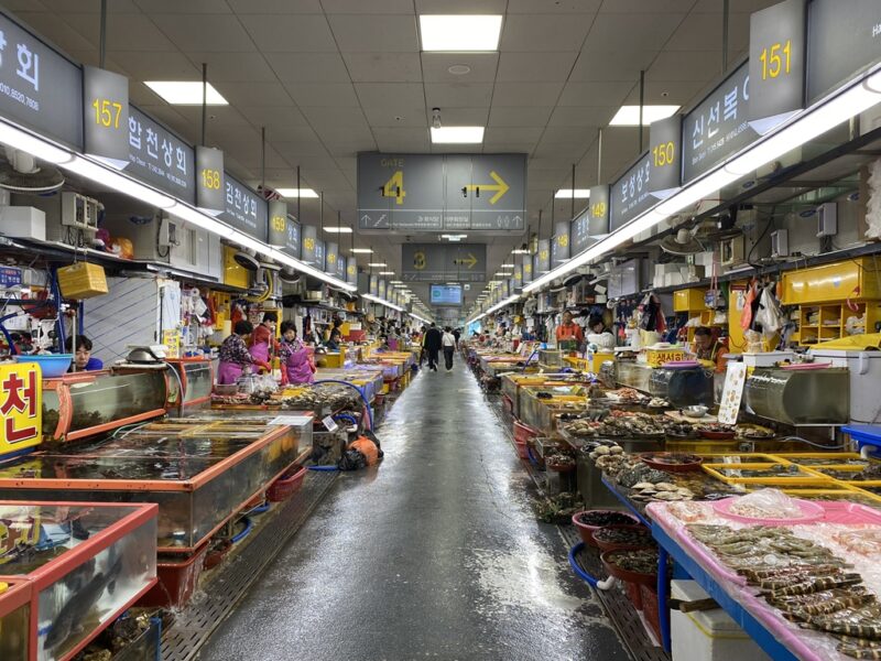 チャガルチ市場１階鮮魚売り場